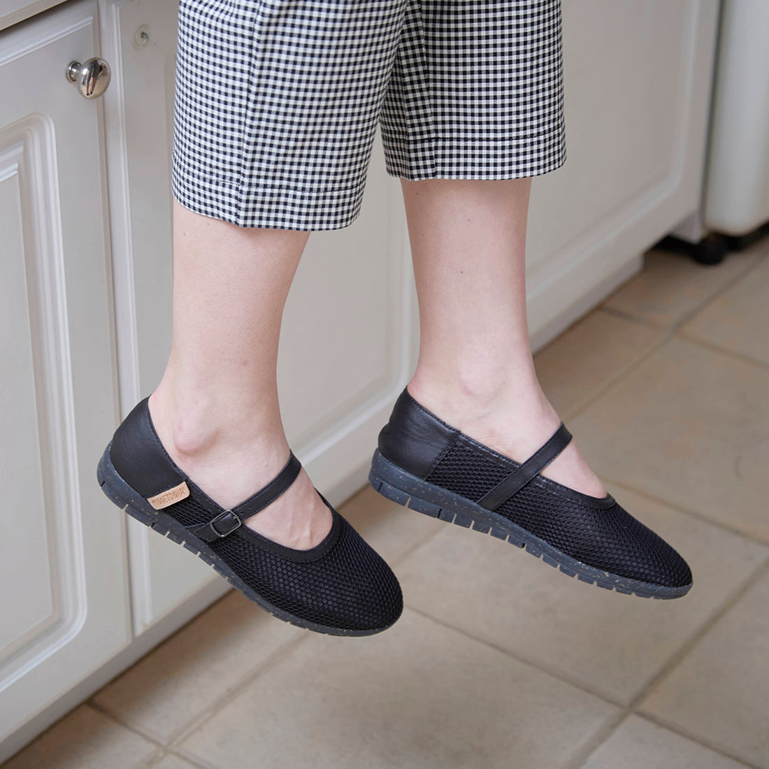 メッシュメリージェーンフラットシューズ【25M01】BLACK – MINNETONKA