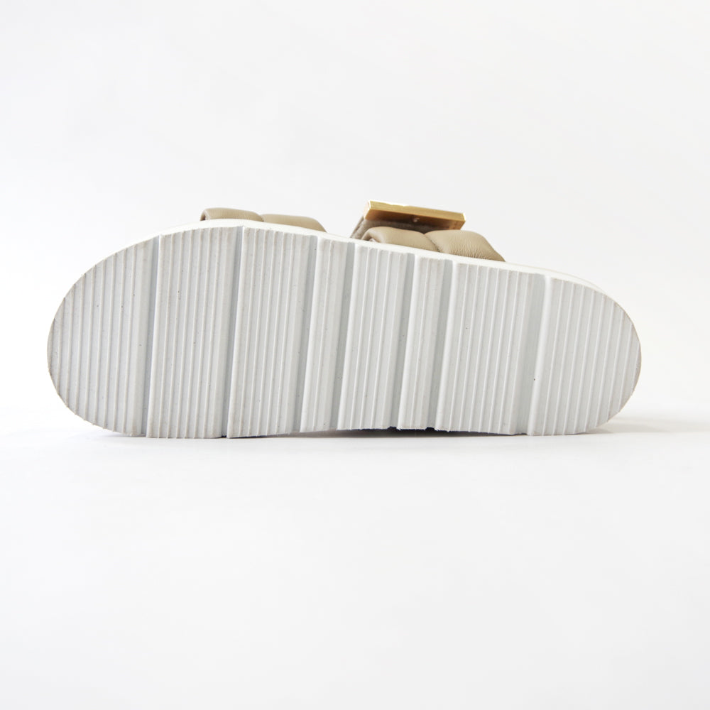 MINNETONKA ホワイト プラットフォームパフィストラップサンダル プラットフォームパフィストラップサンダル – MINNETONKA公式