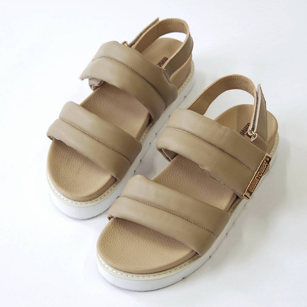 MINNETONKA ホワイト プラットフォームパフィストラップサンダル MINNETONKA ホワイト プラットフォームパフィストラップサンダル