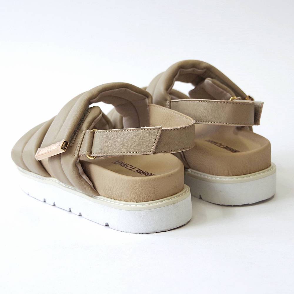 MINNETONKA ホワイト プラットフォームパフィストラップサンダル プラットフォームパフィストラップサンダル – MINNETONKA公式