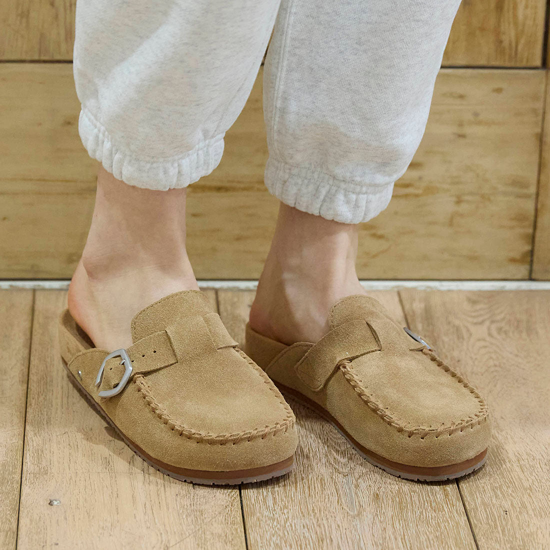 クロッグシューズ【BUCKLE CLOG】CINNAMON – MINNETONKA公式オンライン
