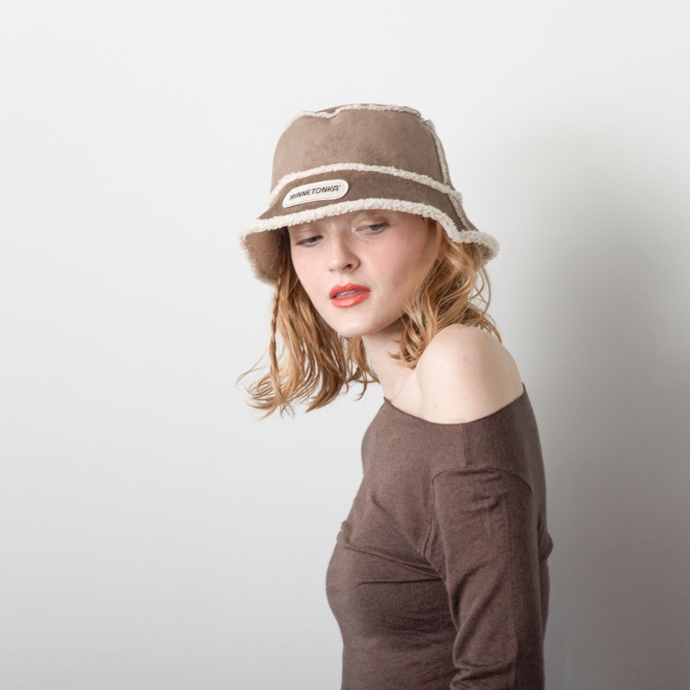 スエード× ボアリバーシブルバケットハット【SUEDE BOA REVERSIBLE BUCKET HAT】 BROWN