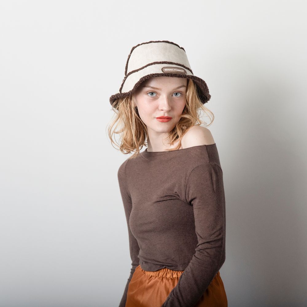 スエード× ボアリバーシブルバケットハット【SUEDE BOA REVERSIBLE BUCKET HAT】 IVORY